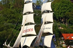 Mercedes_7402